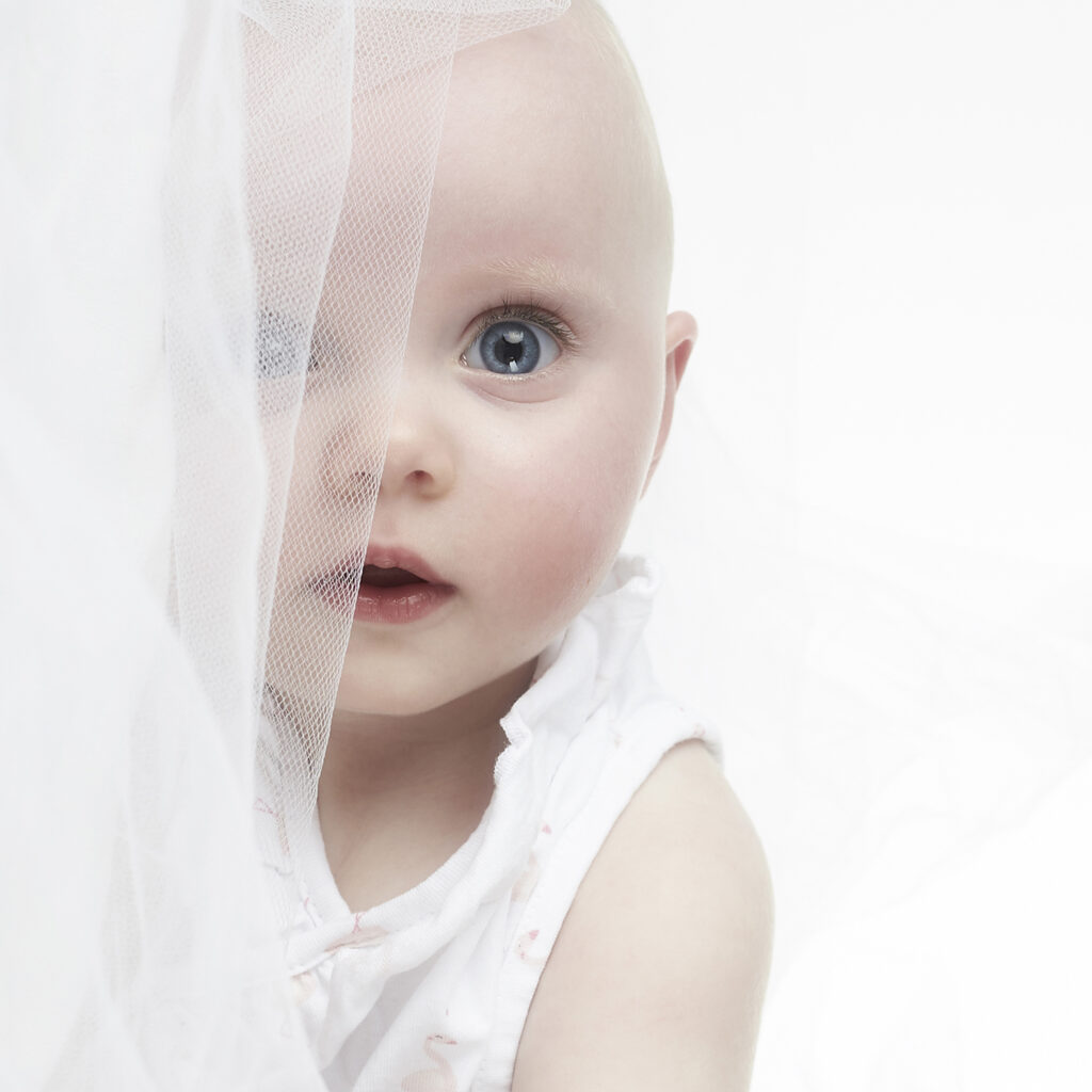 Portrait bébé en couleur par Sabine RANNOU
